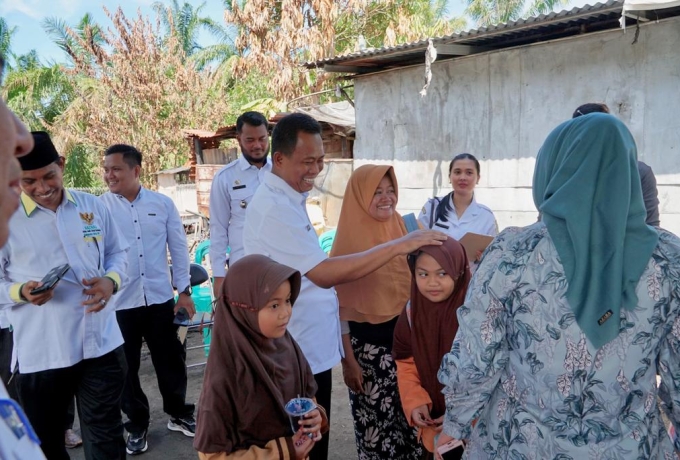 Wabup Rohil, Sulaiman Kunjungi Korban Kebakaran Rumah dan Serahkan Bantuan