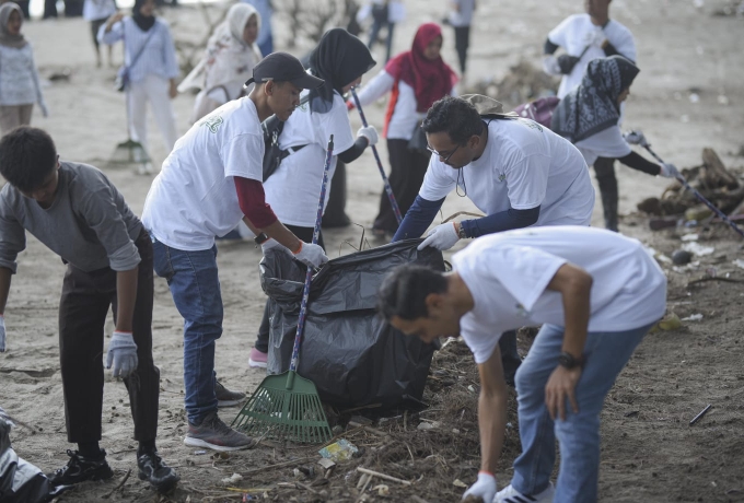 Peringati Hari Lingkungan Hidup, PLN Lakukan Aksi Bersih Pantai dan Sungai