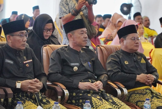 Buka Pembekalan Adat, Bupati Rohil Ajak Calon Penghulu Tidak Lakukan Politik Uang