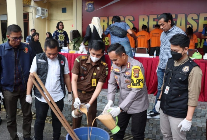 Polisi Musnahkan 4 Kilogram Sabu Milik Calon Pengantin