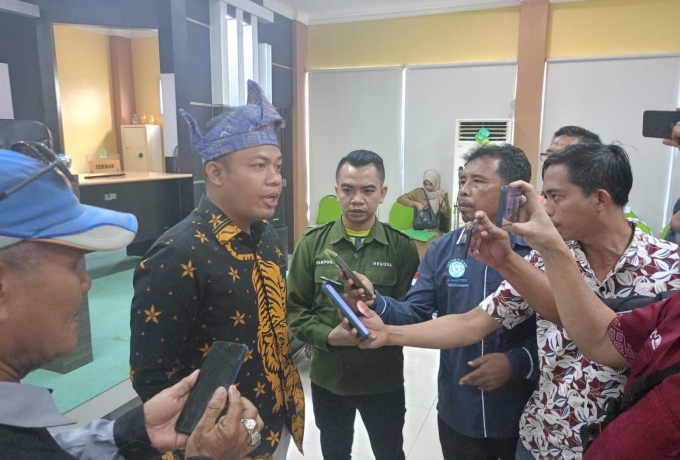 Meski Diberhentikan Dari DPRD Inhu, Dodi Irawan Hadir Seperti Selebritis