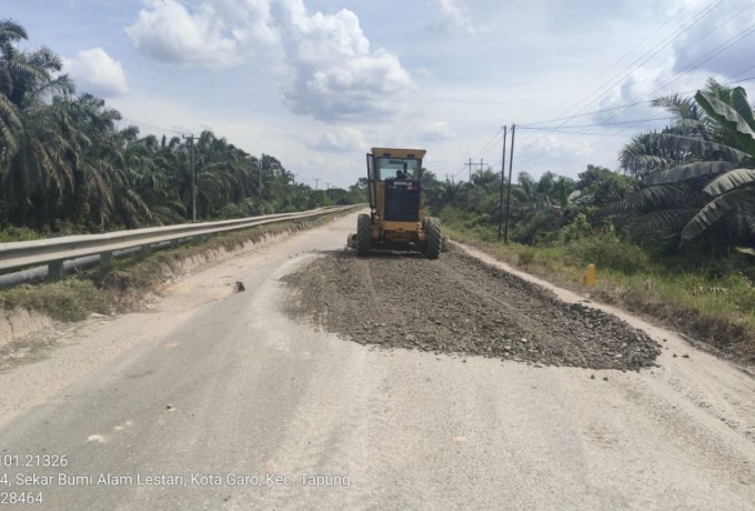 Garcep, Pemprov Riau Perbaiki Jalan Berlubang Ruas Kandis-Tapung