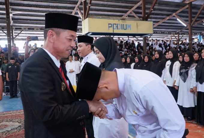 Bupati Rohil Serhakan 995 SK PPPK Guru dan Tenaga Teknis Formasi Tahun 2022