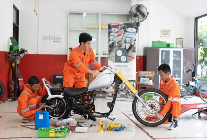 Motor Jadi Hemat dan Panjang Umur, PLN Dukung Konversi Motor Listrik di Indonesia