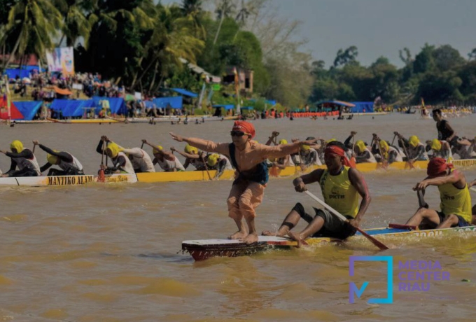 Pacu Jalur Kuansing, Antara Tukang Onjai dan Mantra