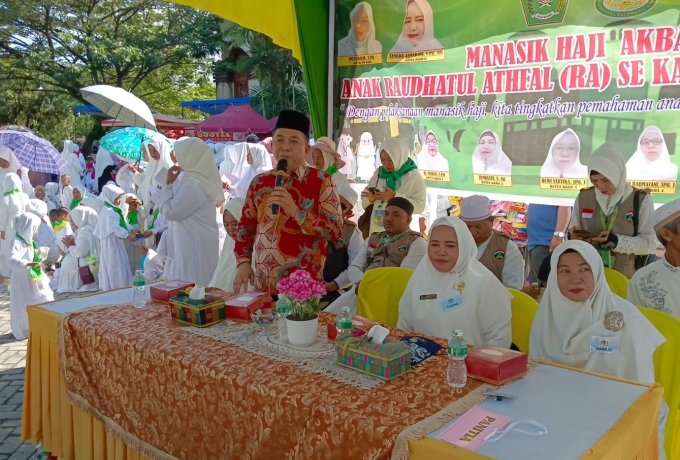 Dihadiri Ribuan Anak, Kakan Kemenag Kampar Buka Manasik Haji Akbar