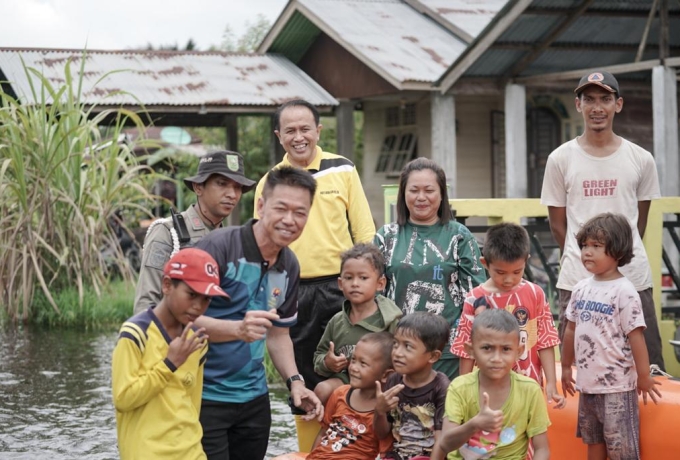 Bupati Bersama BAZNAS Rohil  Salurkan Bantuan Dampak Musibah Banjir