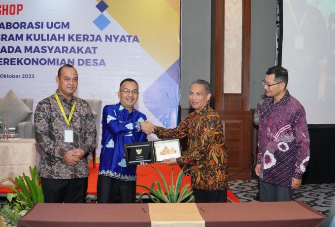 Penguatan Ekonomi Desa, Pj Bupati Kampar MoU Dengan UGM 