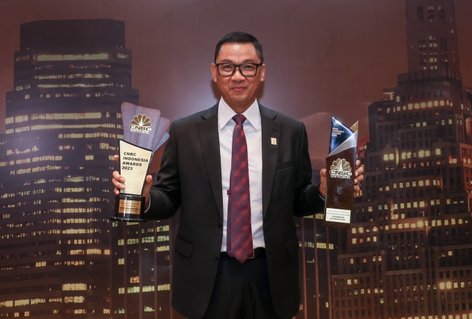 Dirut PLN Darmawan Prasodjo Kembali Dinobatkan Jadi CEO Of The Year