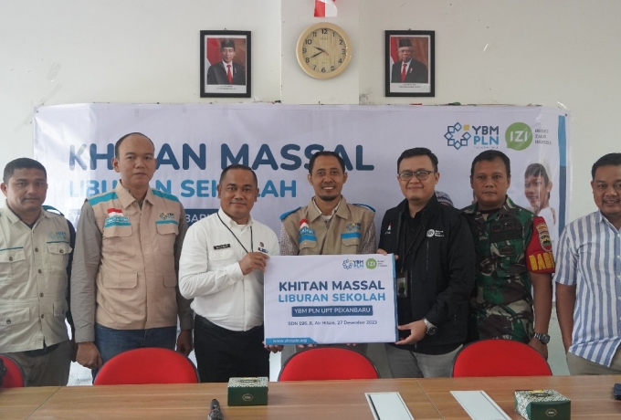 Momen Liburan Sekolah, YBM PLN UPT Pekanbaru dan IZI Riau Gelar Khitanan Massal