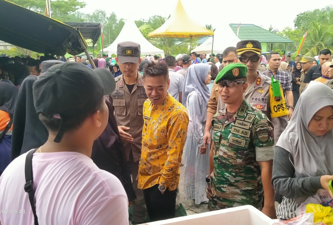 Bupati Rohil Hadiri Acara Pembukaan Bazar Sembako Kodim 0321 Dalam Rangka Menyambut Idul Fitri 1445