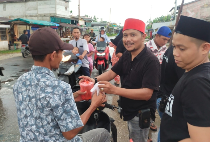 Tebar Keberkahan, JMSI Inhil Bagi-bagi Takjil di Bulan Ramadhan