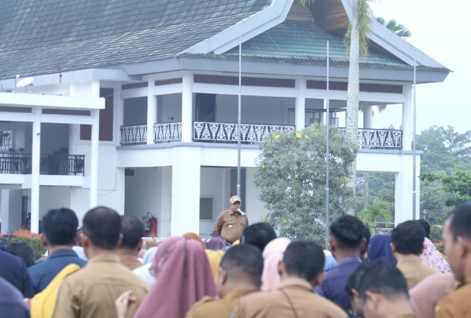 Pimpin Apel Perdana Usai Libur Idul Fitri 1445 H, Ini Pesan Bupati Alfedri