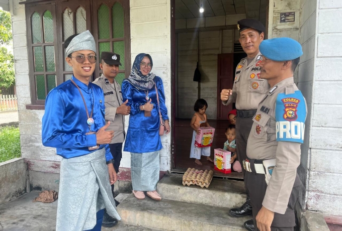 Kamis Barokah, Polsek Merbau Berikan Bantuan Sembako Kepada Anak Stunting