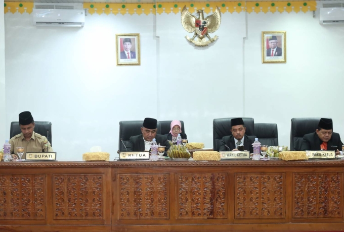 Plh Sekda Kampar Sampaikan Jawaban Atas Pandangan Umum Fraksi DPRD Terhadap Laporan LKPj Bupati Kampar Tahun 2023