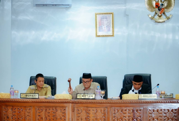 Paripurna DPRD Kampar, Pj Bupati Sampaikan LKPj Tahun 2023