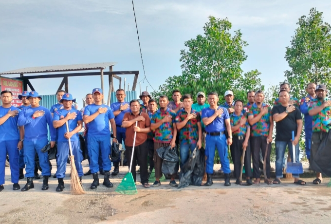 Dalan rangka Memperingati World Ocean Day Sat Polairud Polres Meranti Lakukan Bersihkan- Bersih  Sampah Dilaut dan Pantai