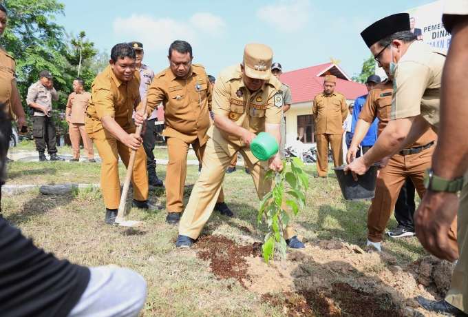 Bupati Siak Alfedri Pimpin Apel Pagi Bersama SMK 1 Koto Gasib 