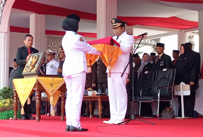 Wabup Rohil Menjadi Inspektur Upacara  Penurunan Bendera Peringatan HUT Ke 79 Kemerdekaan RI