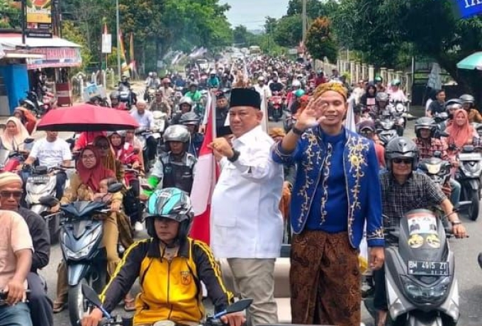 Ribuan massa Iringi Paslon Yusri- Rinto Pramono Daftar ke KPU Kampar