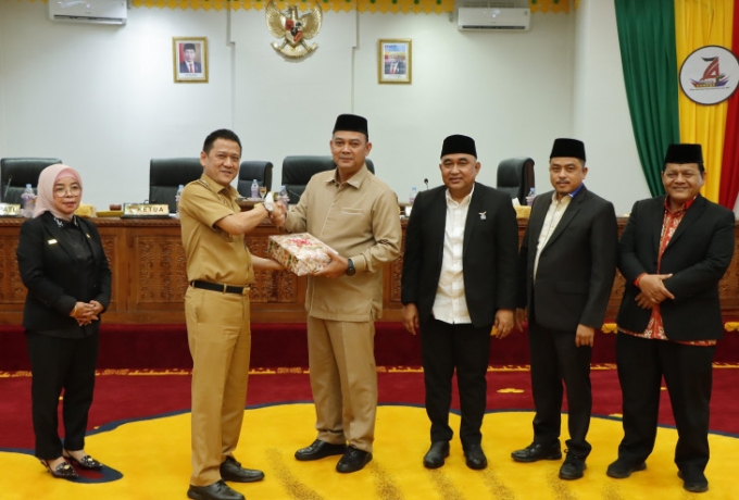 DPRD Kampar Dengarkan Dua Ranperda Tahun 2024 dari Pj Bupati