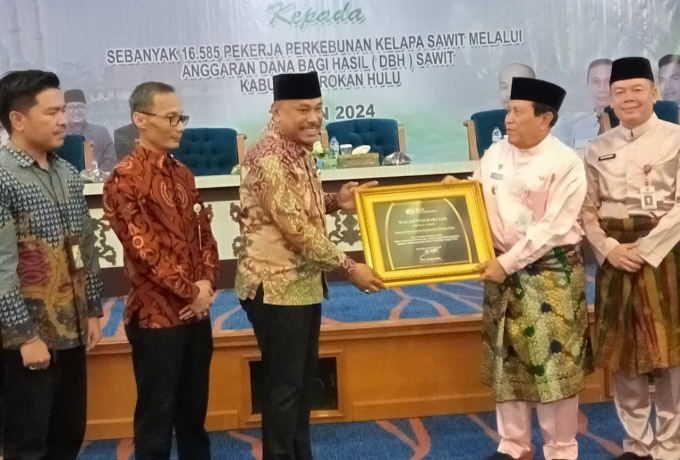 BPJS Salurkan Iuran Perlindungan JKK dan JKM Melalui DBH Sawit Rohul Tahun 2024