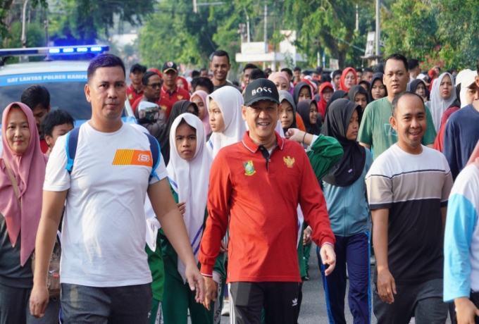 Pj Bupati Kampar Hambali Lepas Ribuan Peserta Jalan Santai