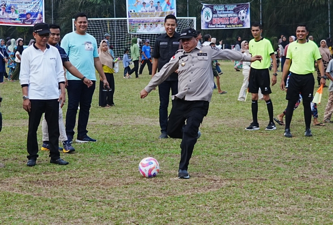 Open Turnamen Sepakbola Bupati Cup, Bupati Kuansing : Bisa Jadi Wadah silaturahmi dan Penggerak Ekonomi 