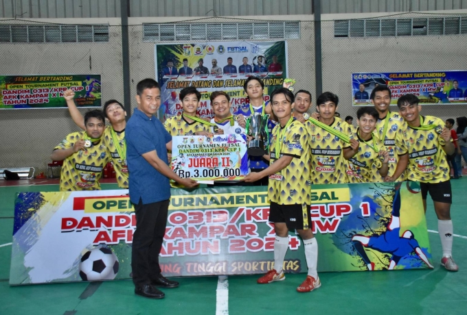 Pj Sekda Kampar Tutup Open Turnamen Futsal Dandim Cup I