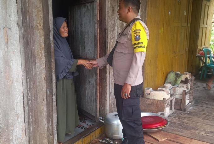 Ciptakan Kesejukan Jelang Pilkada, Personil Polsek Gaung Laksanakan Kegiatan Cooling Sistem