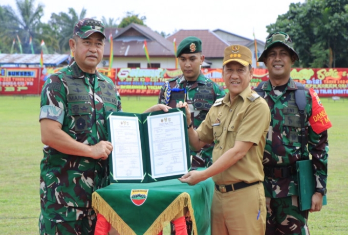 Pj Bupati Kampar Hambali Dampingi Kepala Staf Angkatan Darat Jendral TNI Maruli Simanjuntak  Tutup TMMD di Kampar Kiri Hulu