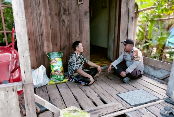 Bhabinkamtibmas Polsek Gaung Terus Gencar Sambangi Masyarakat Dan Berikan Himbawan Pemilu Damai