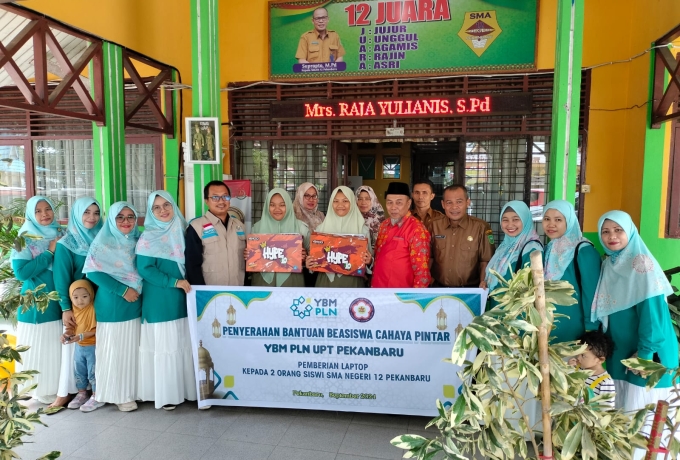 YBM PLN Berikan Beasiswa Cahaya Pintar kepada Siswi SMA di Pekanbaru