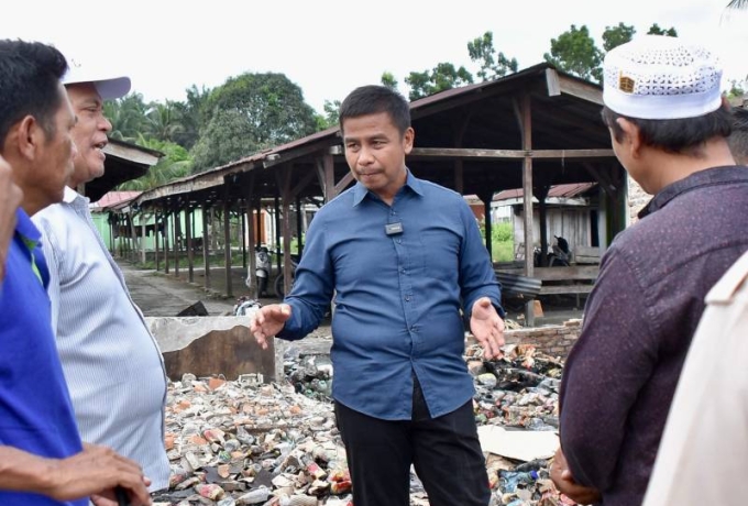 Tanggap Peduli Bencana, Pj Sekda Kampar Langsung serahkan Bantuan Kebakaran