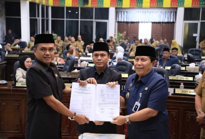 Pemkab Bersama DPRD Rohul Laksanakan Pengambilan Keputusan Ranperda Perubahan APBD 2024