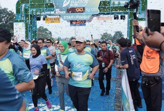 Sebanyak 5 Pengemudi Ojol Prasejahtera Peroleh Motor Listrik di PLN Electric Run 2024