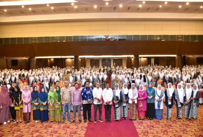 Pj. Sekda Kampar : Bidan Garda Terdepan Bagi Kesehatan Ibu Dan Anak