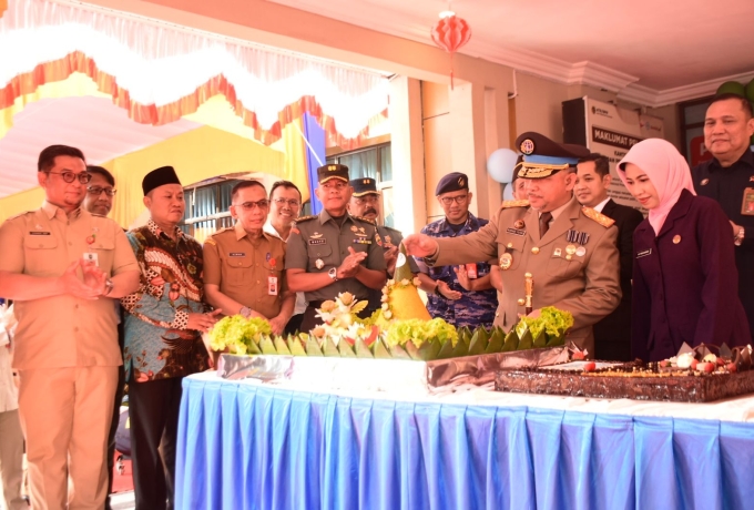 Penjabat Bupati Kampar Menghadiri Upacara Sekaligus Penyerahan Sertifikat Tanah