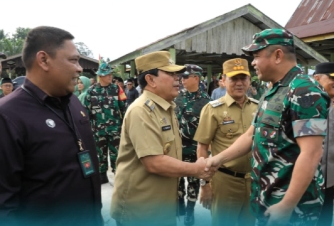 Hadiri Upacara Penutupan TMMD, Bupati Sukiman Ajak Masyarakat Tetap Tanamkan Jiwa Gotong Royong Demi Kemajuan Bangsa