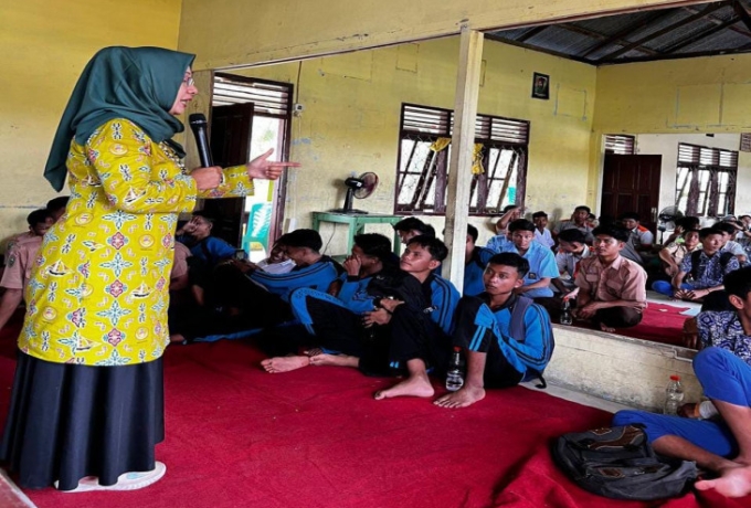 PC IBI Kampar Sosialisasikan Pentingnya Kesehatan Reporoduksi Remaja Di SMKN 3 Tapung Hulu