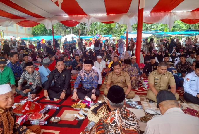 Zamhur Hadiri Kegiatan Tradisi Ma'aghak Suwek di Desa Pulau Birandang