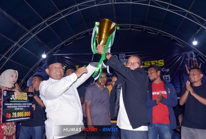 Datuk Yusri Didaulat Menutup Turnamen Sepakbola Gala Desa Ninik Mamak Kenegarian Terantang Cup