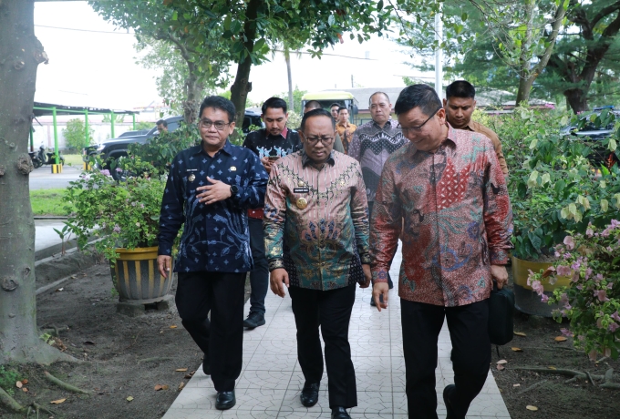 Optimalkan Fungsi Pengawasan, Pjs Bupati Siak Dampingi Pj Gubernur Riau Kunjungi PT Indah Kiat