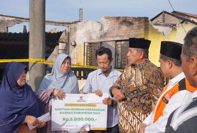 Alfedri Beri Bantuan Korban Kebakaran Rumah di Komplek KPR 1 Kota Perawang