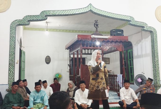 Safari Ramadhan di Bunguran Selatan, Bupati Cen Sui Lan Serap Aspirasi Warga