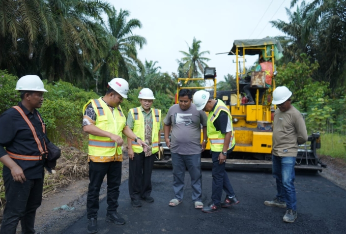 Wakil Bupati Kabupaten Asahan Tinjau Pelaksanaan Peningkatan Infrastruktur Jalan 