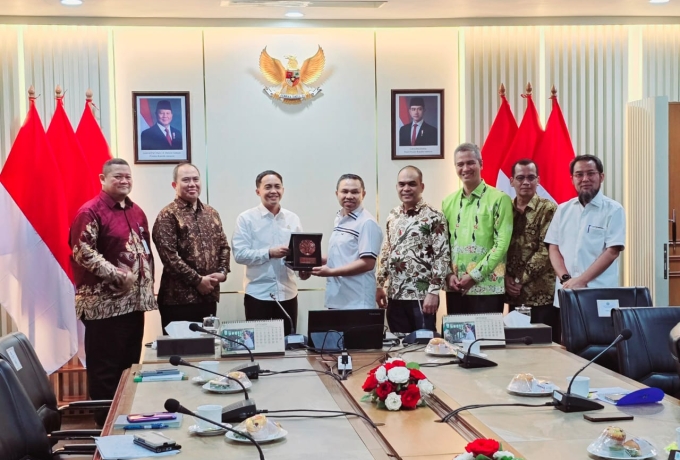 Minta Dukungan Pengelolaan Kawasan Hutan, Gubri Abdul Wahid Temui Menteri Kehutanan