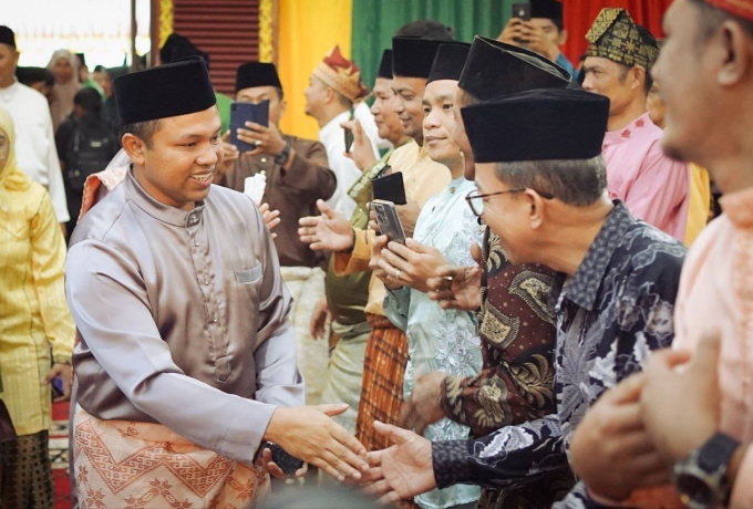 Gubernur Abdul Wahid Halal bi Halal Bersama Masyarakat Mandah Pekanbaru