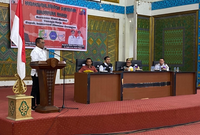 Bupati Zukri dan Wamen Tenaga Kerja Lakukan Rapat Konsolidasi Bersama Buruh Riau
