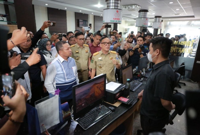 Buntut Penahanan Ijazah Karyawan, Kantor Sanel Tour and Travel Disegel